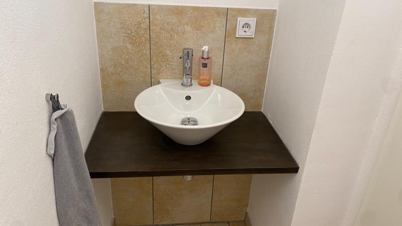 Fewo Luxus Wohnung Im Eigenen Ferienhaus, 120 Qm, Naehe Regensburg Mit Balkon, Terrasse & Garten, Gute Zuganbindung Laber Exterior foto